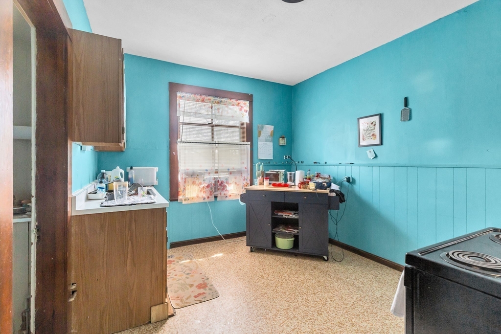 102 Florida Street Springfield, MA 01109 - Photo 22 of 45 a room with furniture and window