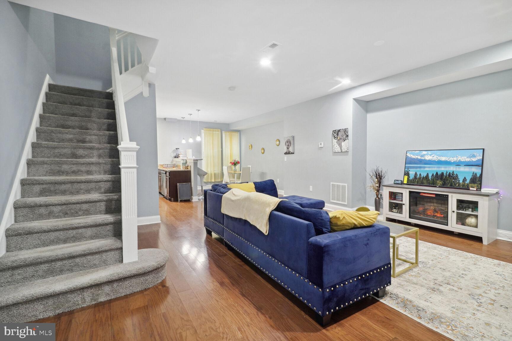 415 Edgewood Street Baltimore, MD 21229 - Photo 3 of 27