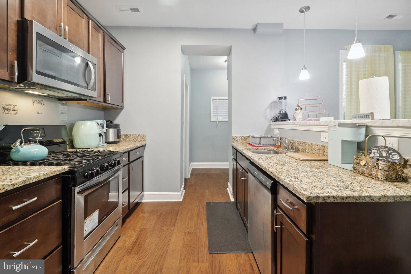 415 Edgewood Street Baltimore, MD 21229 - Photo 4 of 27