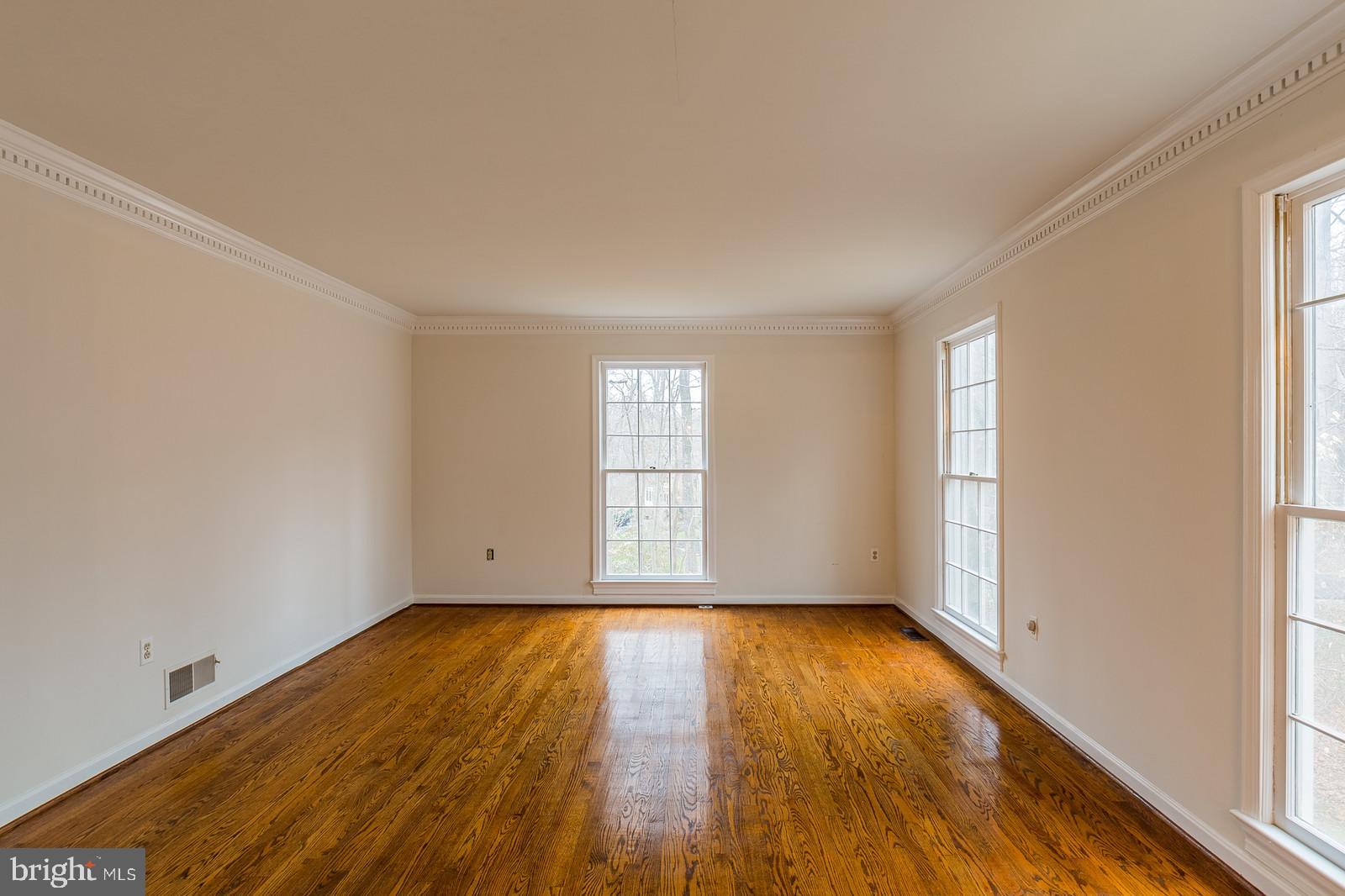 8057 Counselor Road Manassas, VA 20112 - Photo 7 of 37 Gallery Image 7