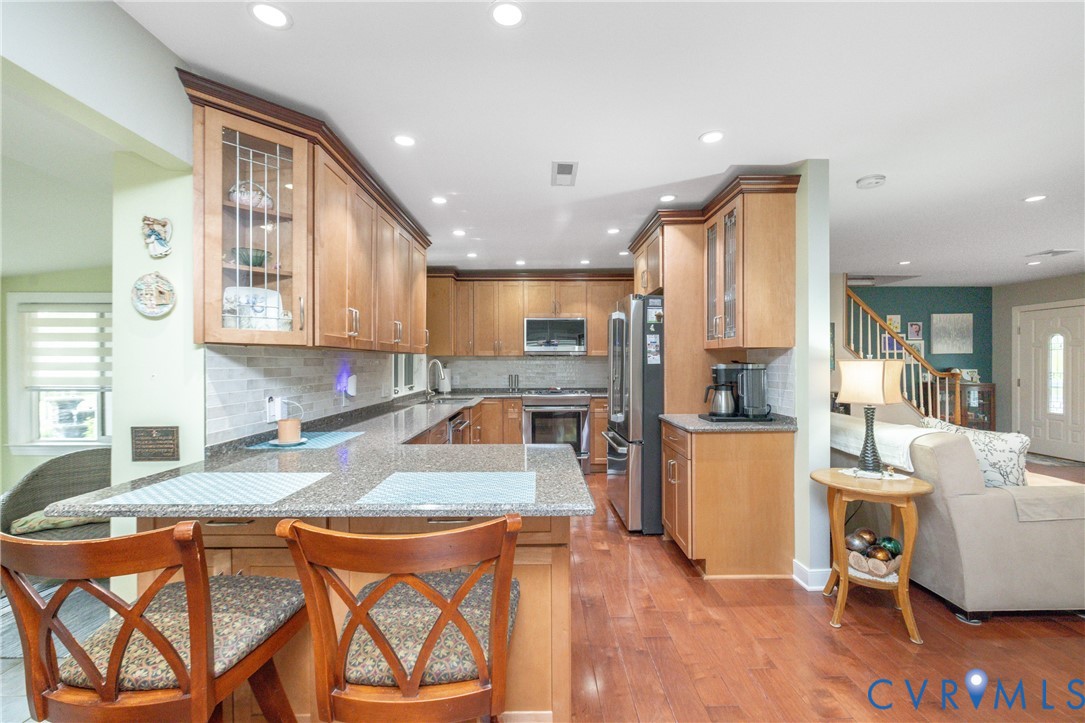 1303 Elon Road Henrico, VA 23229 - Photo 8 of 62 Remodeling with quartz counters and lovely backspl