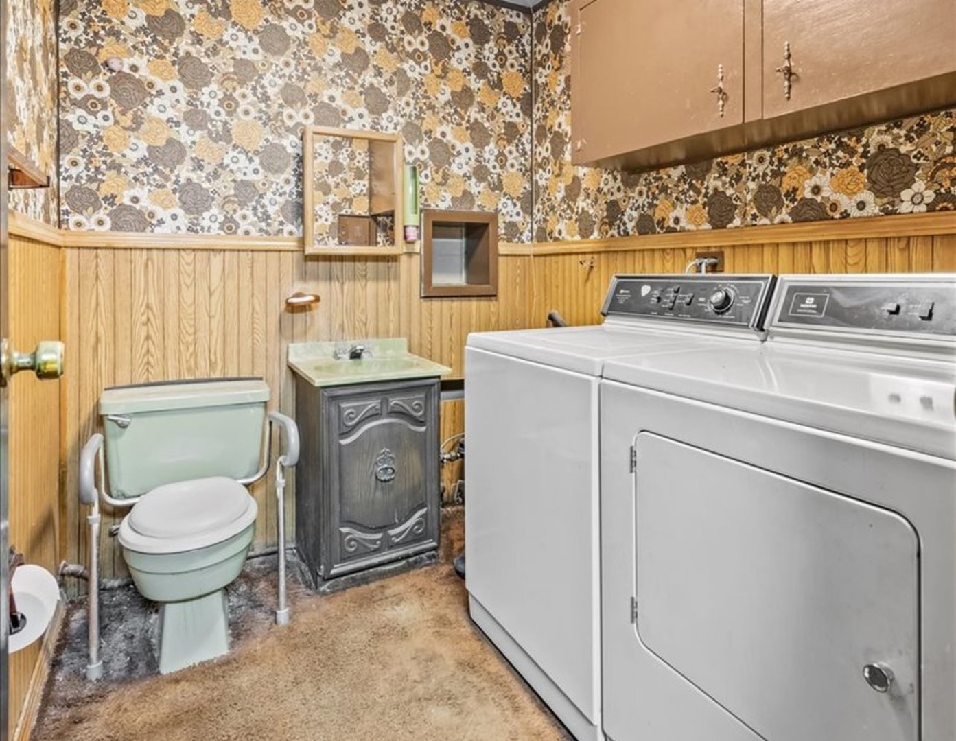 195 Washington Boulevard Hoffman Estates, IL 60169 - Photo 12 of 26 a view of washer and dryer with bathroom in the background