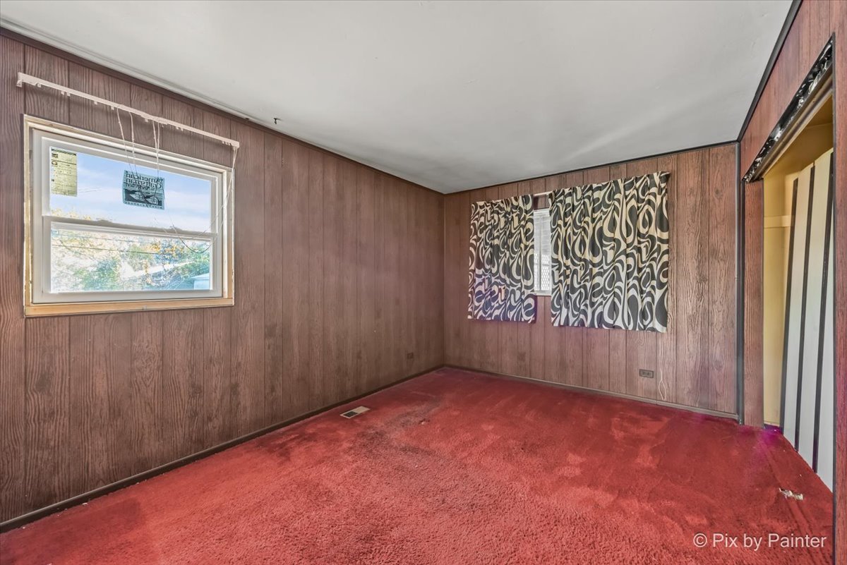 195 Washington Boulevard Hoffman Estates, IL 60169 - Photo 13 of 26 an empty room with windows
