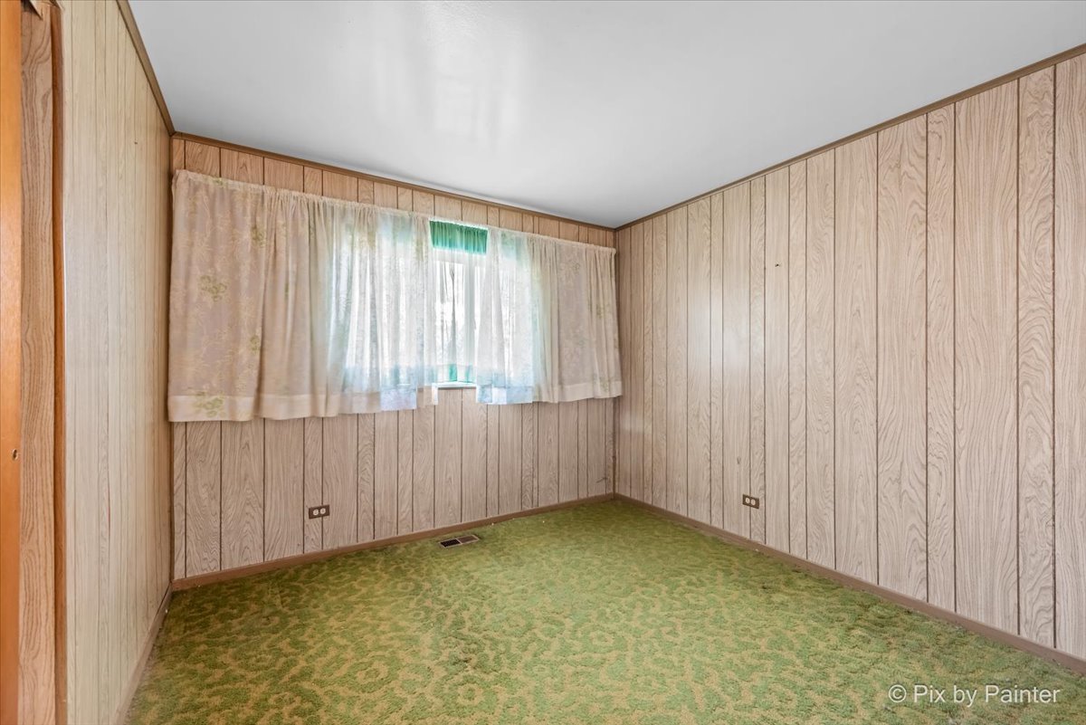 195 Washington Boulevard Hoffman Estates, IL 60169 - Photo 15 of 26 a view of an empty room with a window