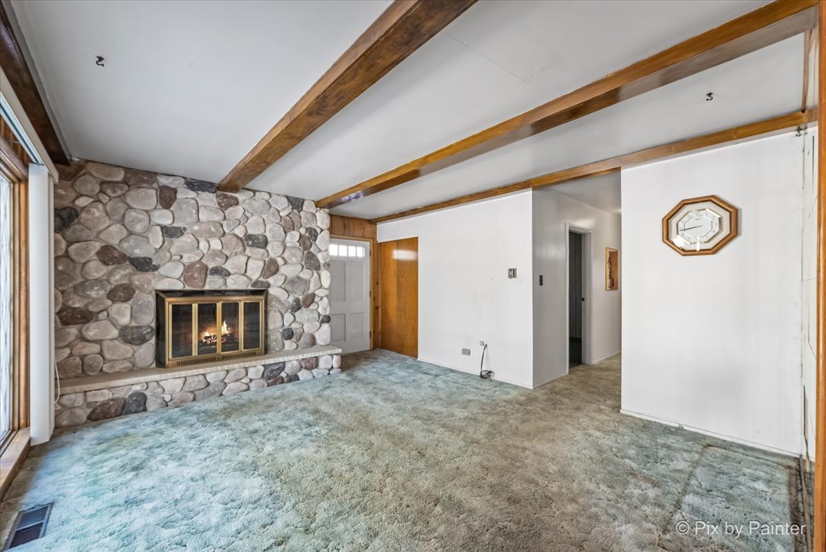 195 Washington Boulevard Hoffman Estates, IL 60169 - Photo 2 of 26 a view of a livingroom with a fireplace