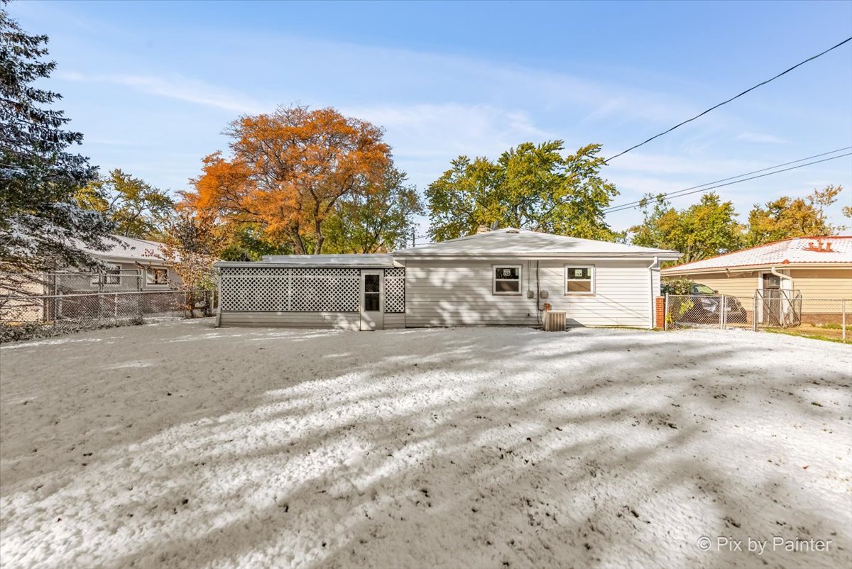 195 Washington Boulevard Hoffman Estates, IL 60169 - Photo 21 of 26 a front view of a house with a yard and garage