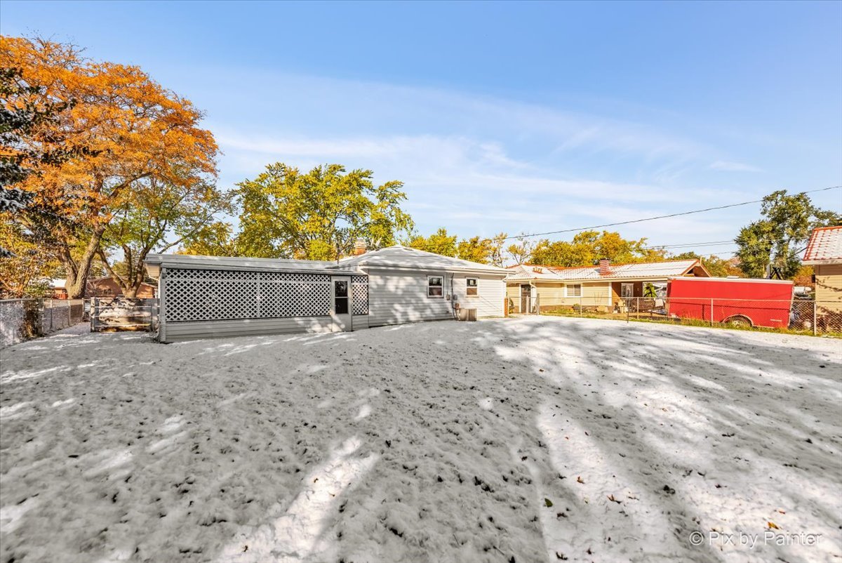 195 Washington Boulevard Hoffman Estates, IL 60169 - Photo 22 of 26 a view of a outdoor space