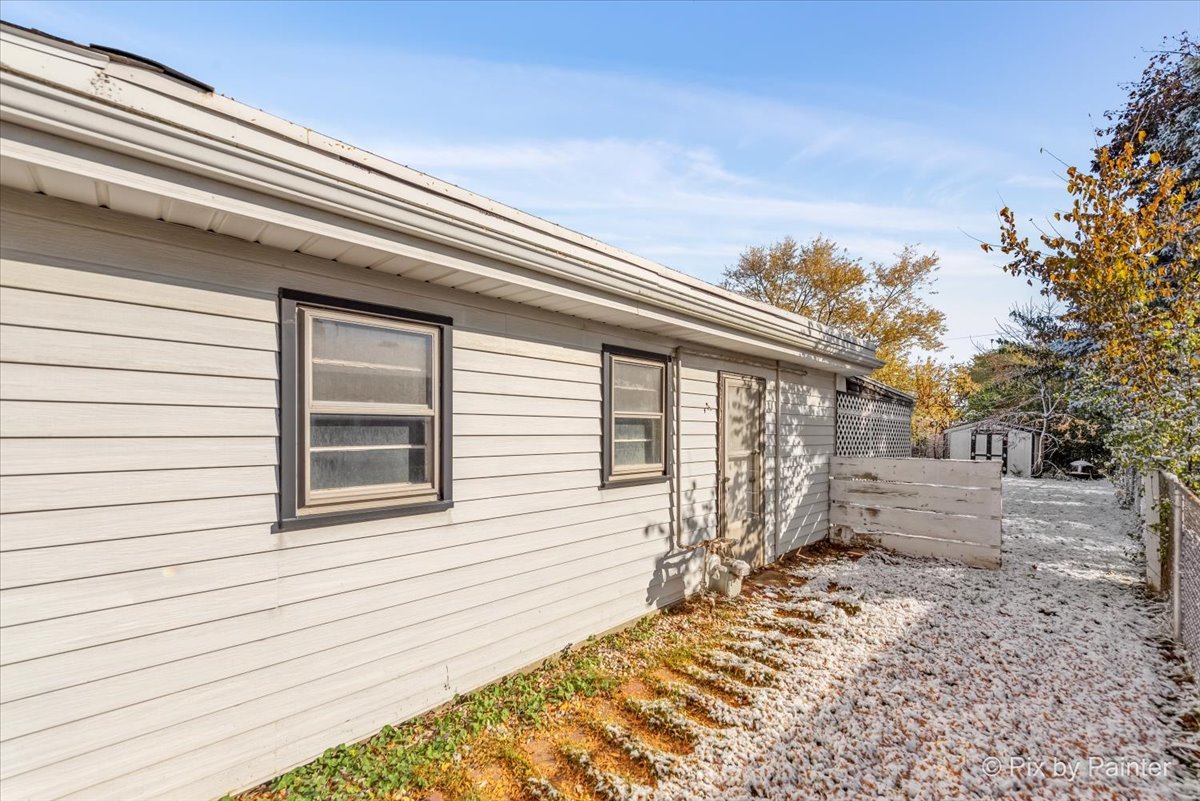 195 Washington Boulevard Hoffman Estates, IL 60169 - Photo 24 of 26 a view of a house with a yard