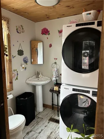 $329,900 | 107 Hazel Street, Salina, NY 13088