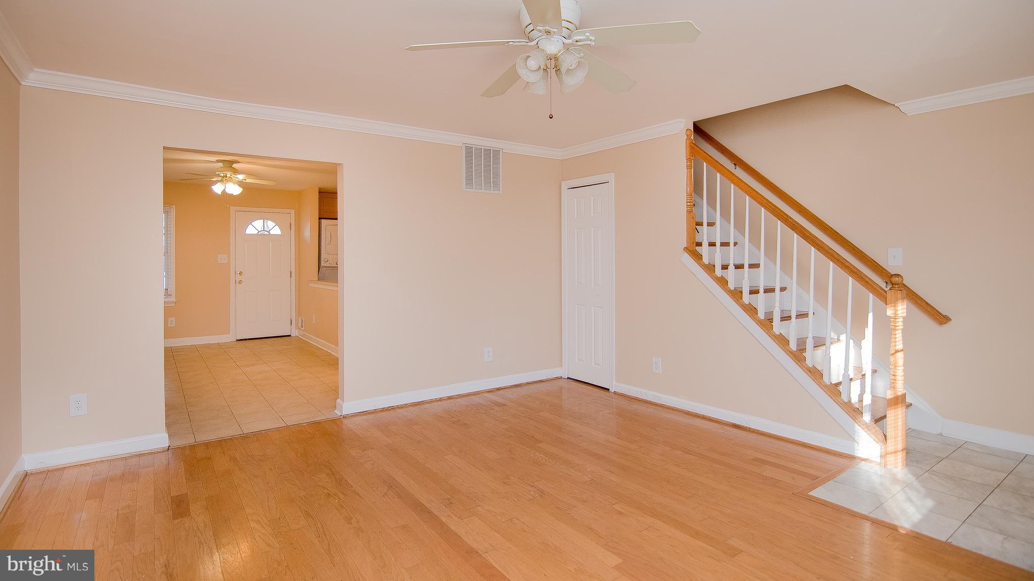 9112 Taney Road Manassas, VA 20110 - Photo 2 of 18 Living Room