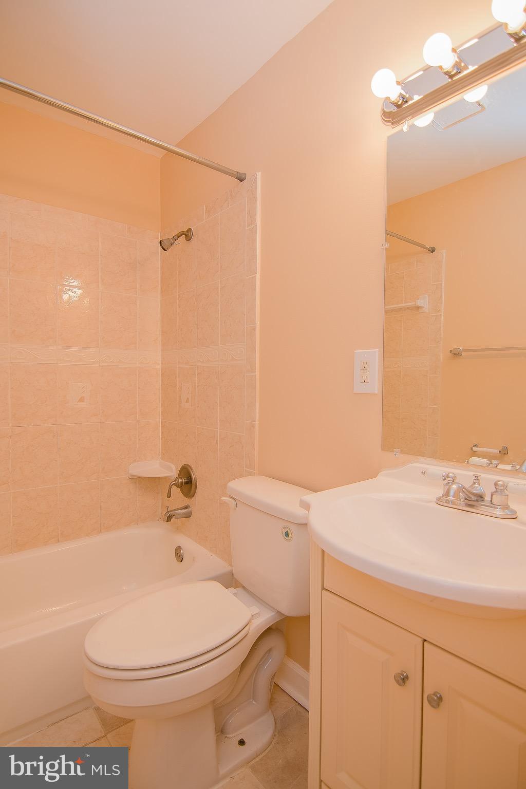 9112 Taney Road Manassas, VA 20110 - Photo 16 of 18 Bath