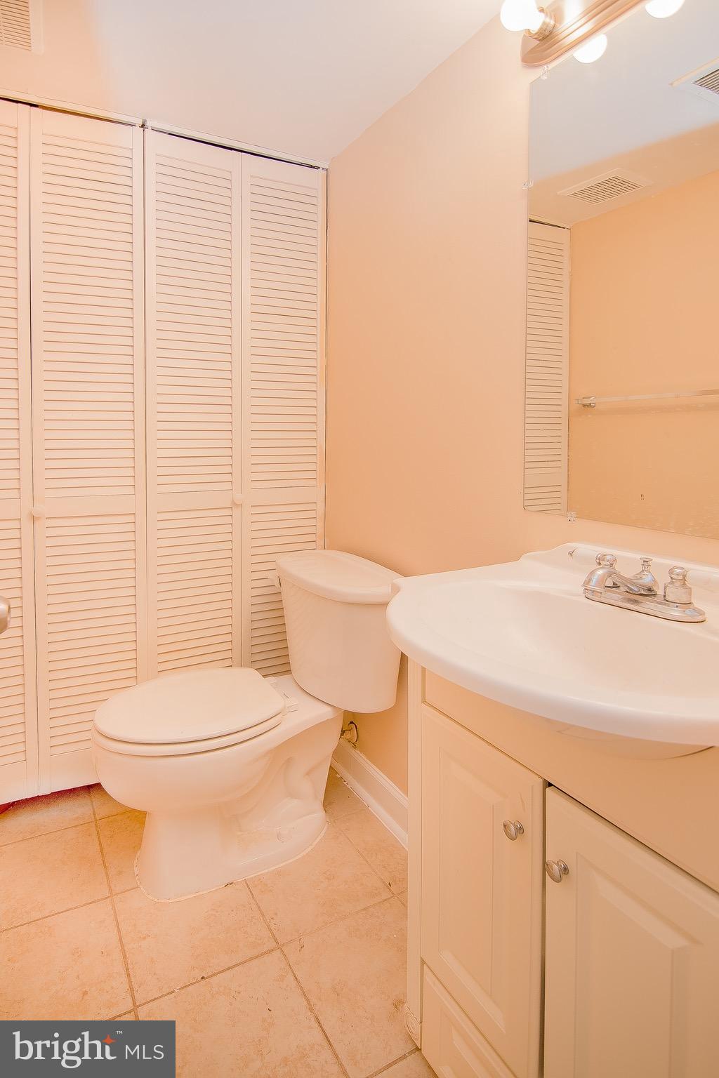 9112 Taney Road Manassas, VA 20110 - Photo 17 of 18 Bath