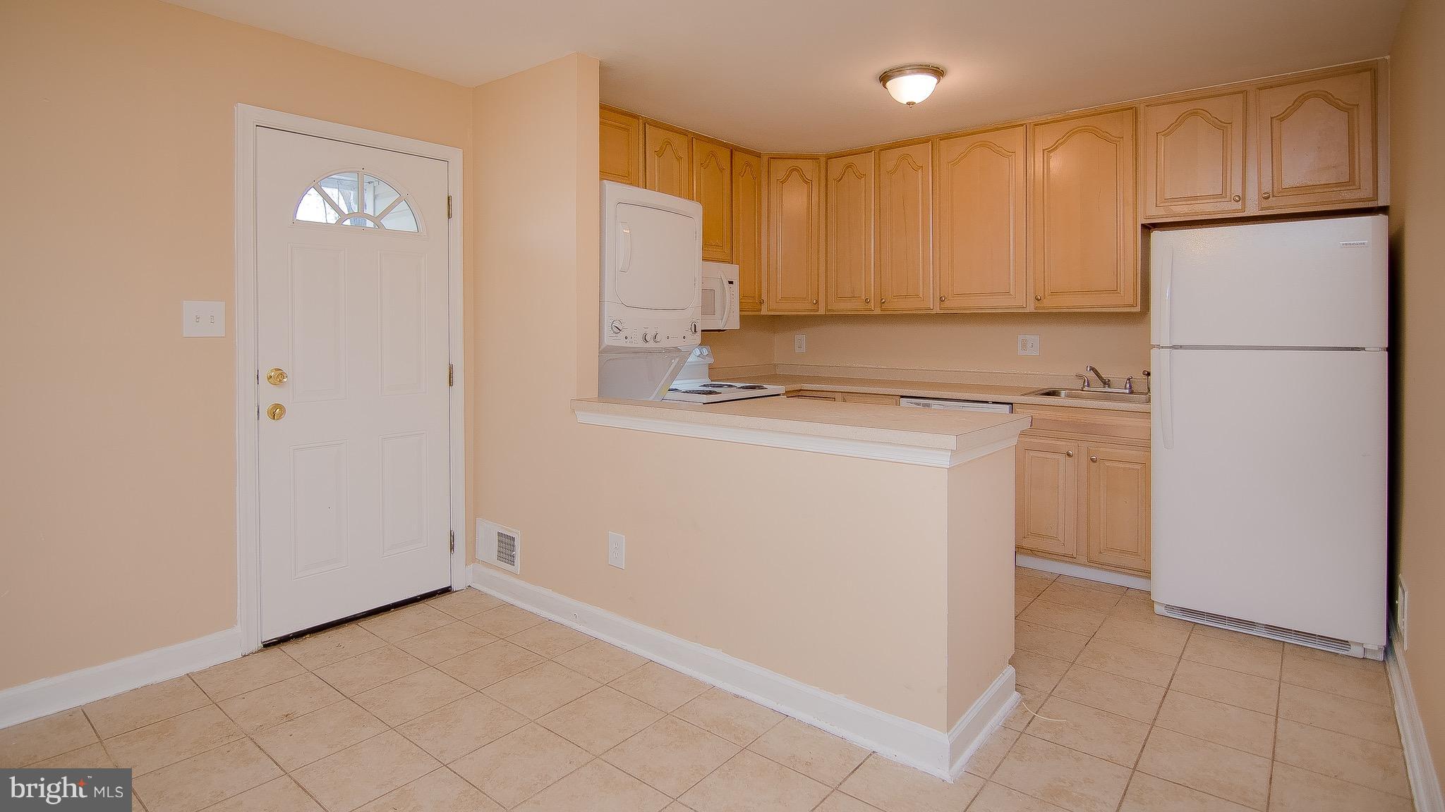 9112 Taney Road Manassas, VA 20110 - Photo 7 of 18 Kitchen