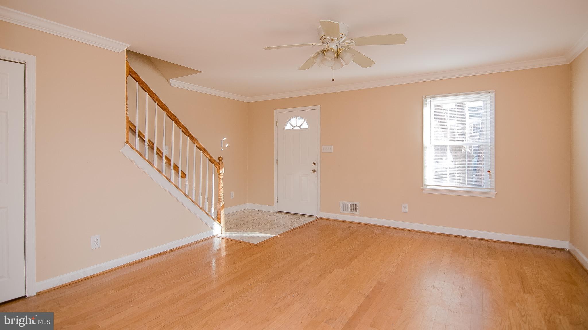 9112 Taney Road Manassas, VA 20110 - Photo 9 of 18 Living Room