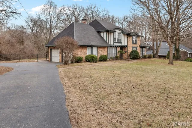 $330,000 | 2 Powder Creek Drive, Belleville, IL 62223