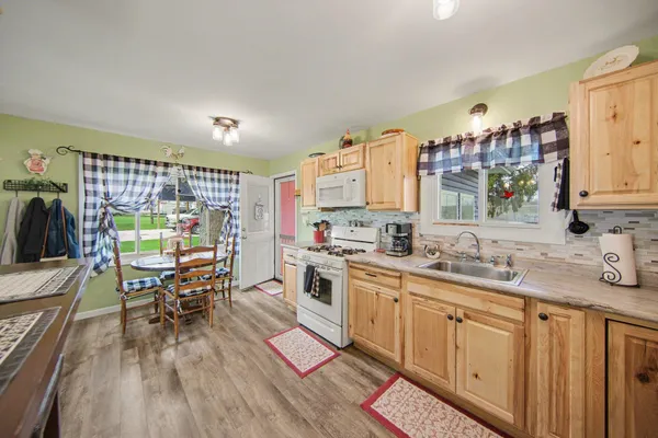 $279,900 | 302 Hillsdale Street, Jackson, MI 49202