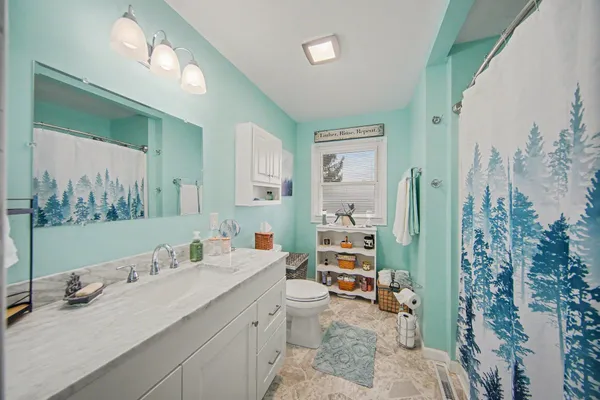 $279,900 | 302 Hillsdale Street, Jackson, MI 49202