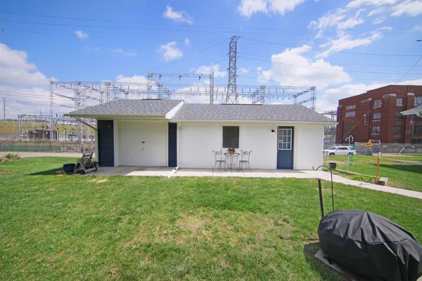 $279,900 | 302 Hillsdale Street, Jackson, MI 49202