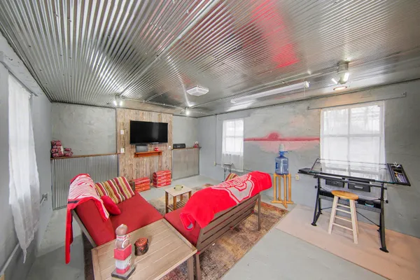 $279,900 | 302 Hillsdale Street, Jackson, MI 49202