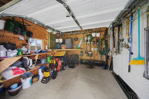 $279,900 | 302 Hillsdale Street, Jackson, MI 49202