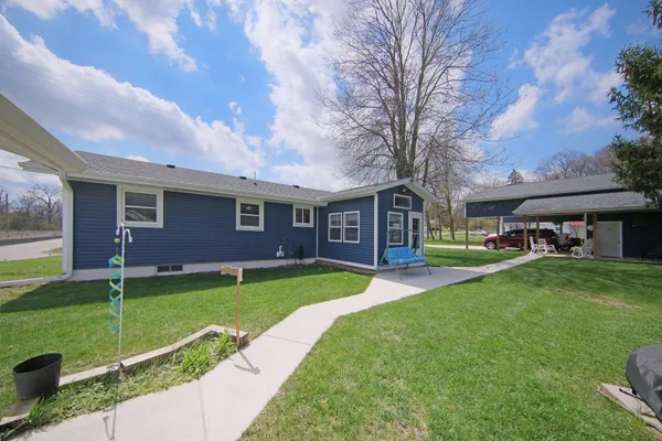 $279,900 | 302 Hillsdale Street, Jackson, MI 49202