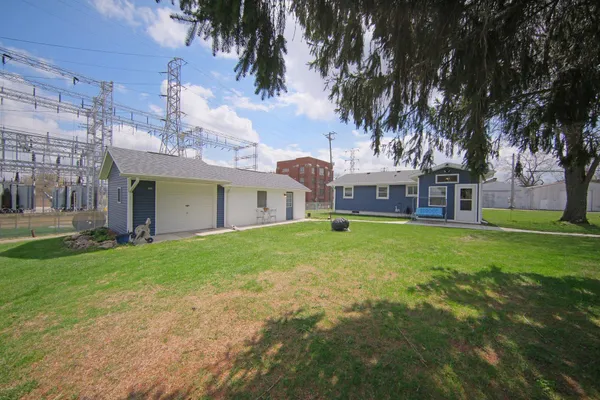 $279,900 | 302 Hillsdale Street, Jackson, MI 49202
