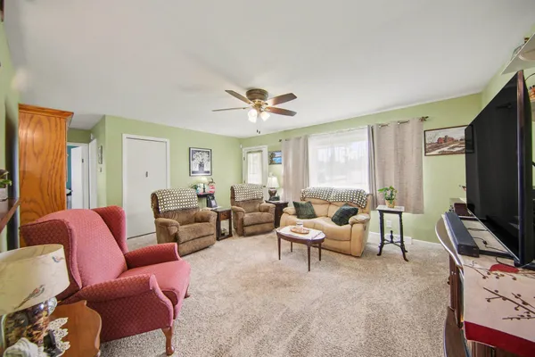 $279,900 | 302 Hillsdale Street, Jackson, MI 49202