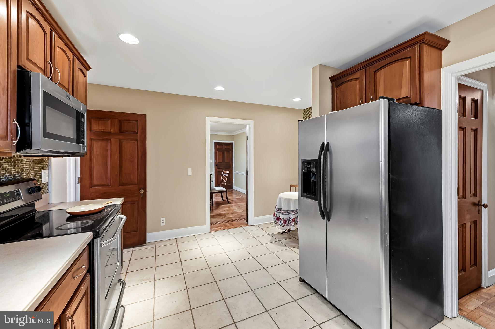922 Fairway Drive Towson, MD 21286 - Photo 19 of 52 a kitchen with stainless steel appliances granite countertop a refrigerator and a stove top oven
