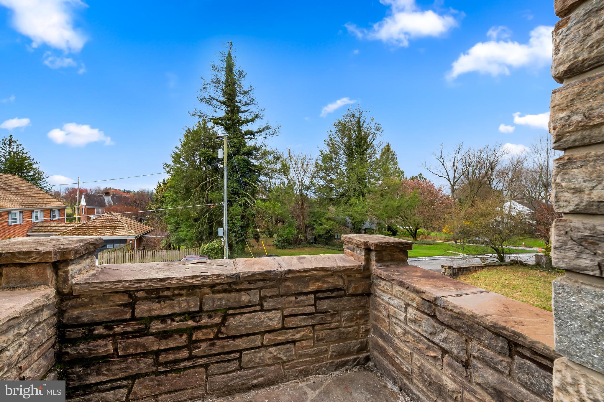 922 Fairway Drive Towson, MD 21286 - Photo 23 of 52 a backyard of a house with lots of green space