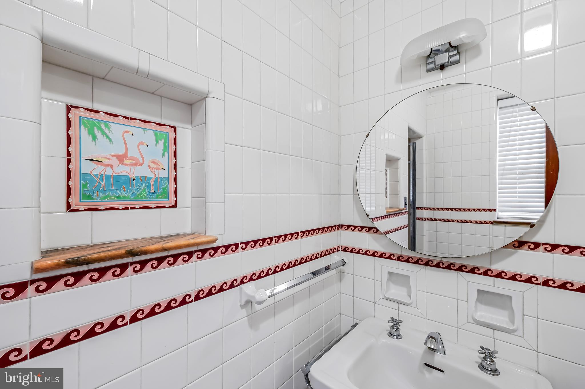 922 Fairway Drive Towson, MD 21286 - Photo 28 of 52 a bathroom with a bathtub and a sink