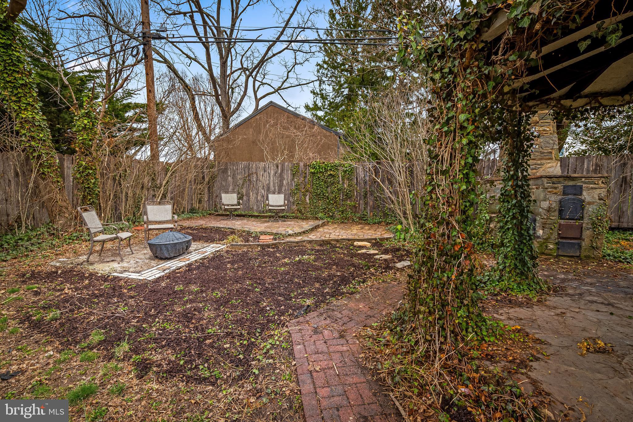 922 Fairway Drive Towson, MD 21286 - Photo 49 of 52 a backyard of a house with lots of green space