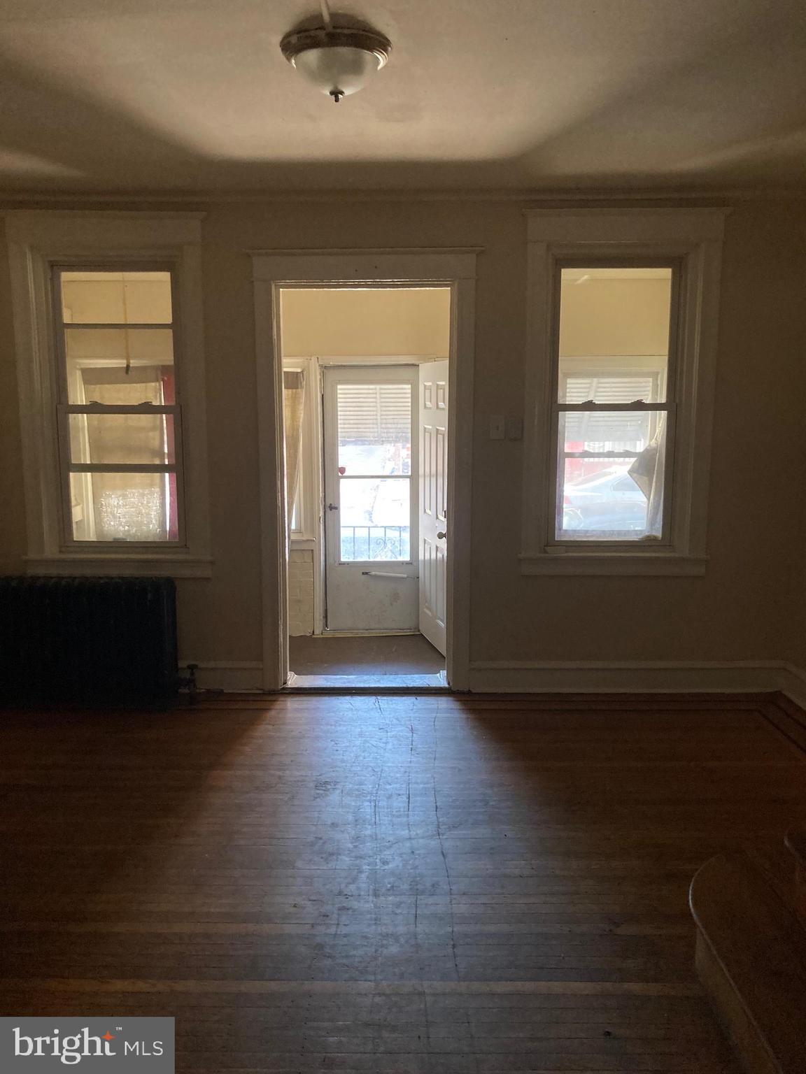 2717 Reed Street Philadelphia, PA 19146 - Photo 2 of 12 Living Room