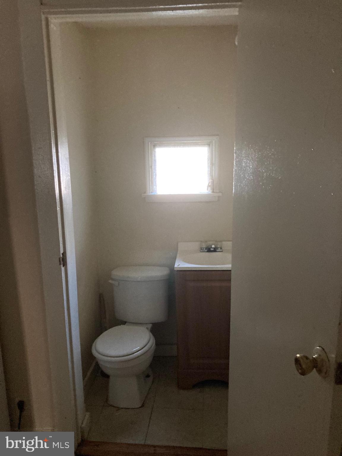 2717 Reed Street Philadelphia, PA 19146 - Photo 4 of 12 Powder Room