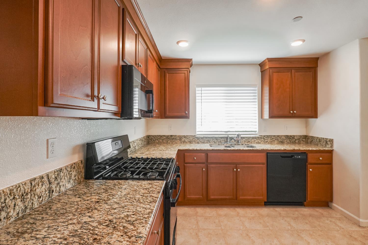 797 Marcus Street Merced, CA 95341 - Photo 7 of 35