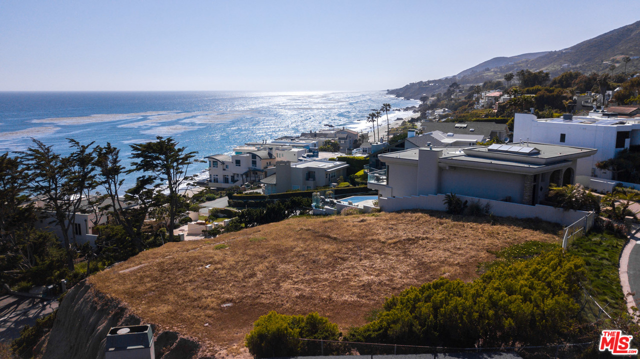 31546 Victoria Point Road Malibu, CA 90265 - Photo 3 of 19