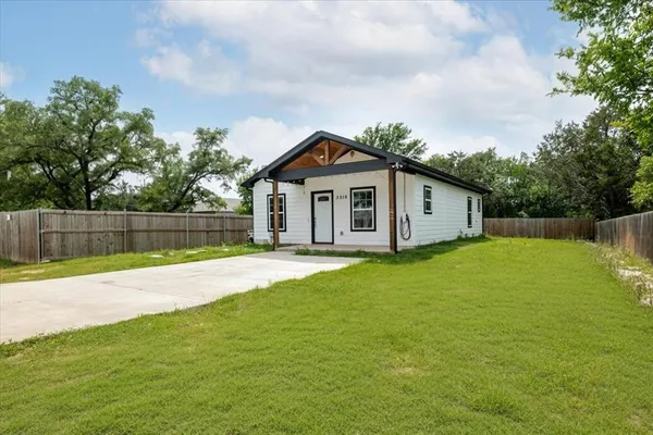 $235,000 | 3516 Tomahawk Drive, Granbury, TX 76048