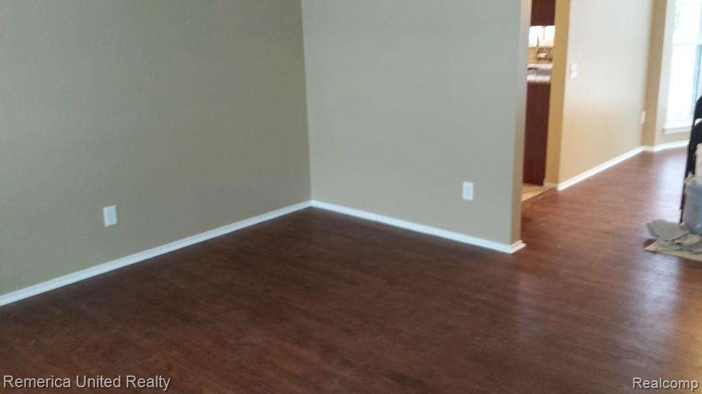 1004 High-Ridge Drive Canton, MI 48187 - Photo 11 of 15 hr liv and din.jpg
