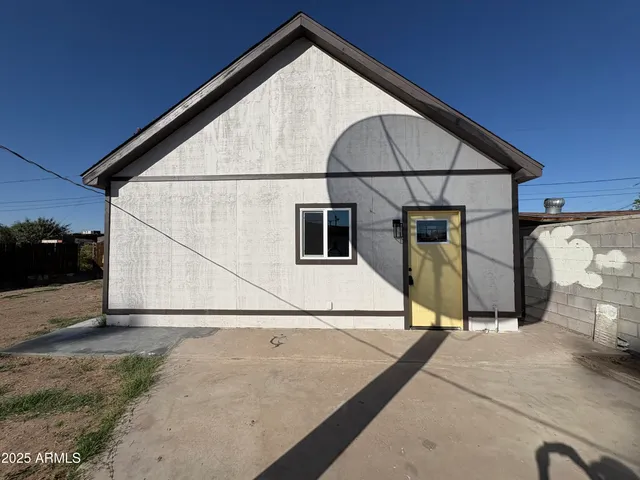 a house view with a outdoor space