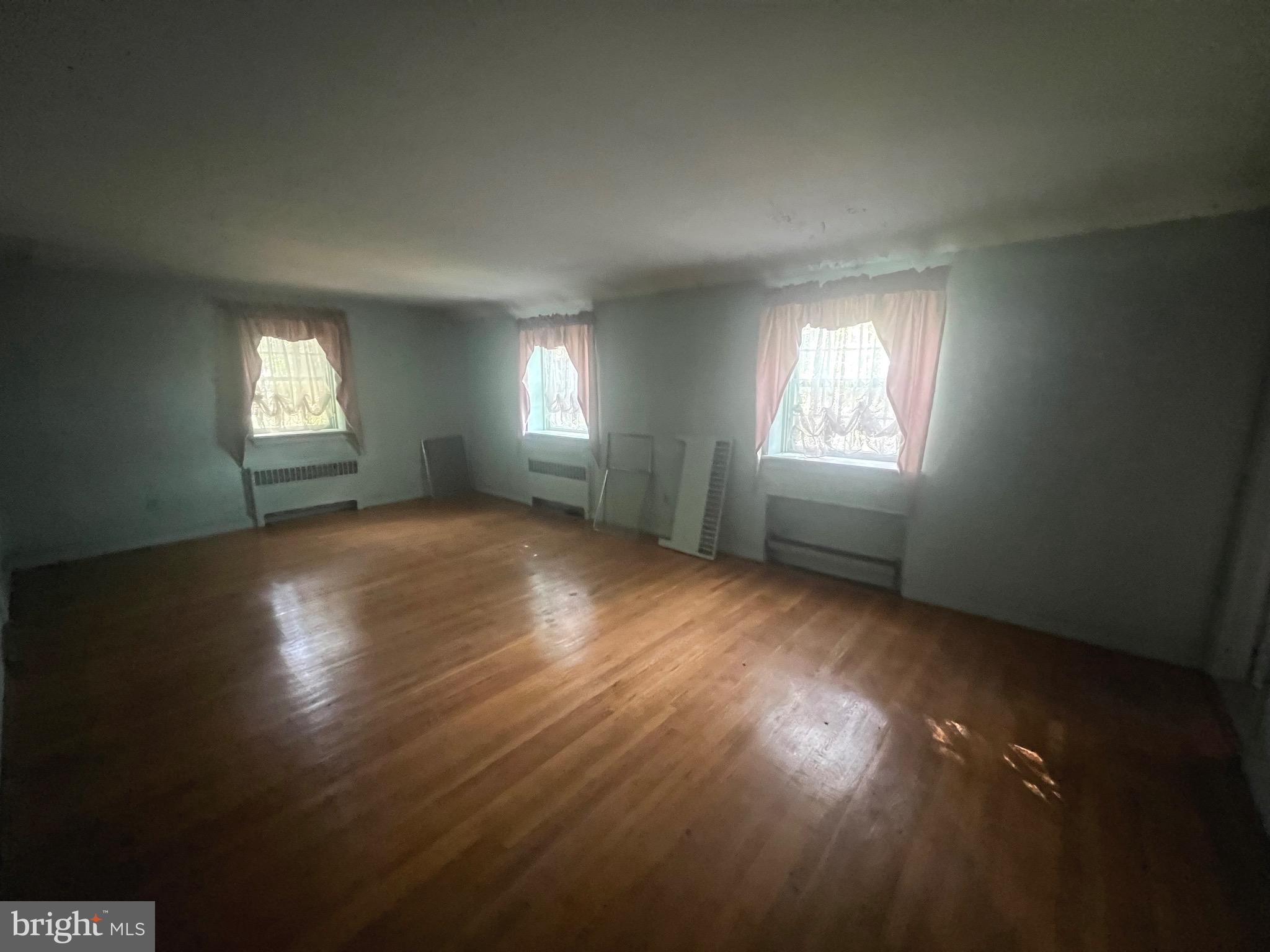 1623 Huntingdon Road Abington, PA 19001 - Photo 20 of 42 Main bed with full bath