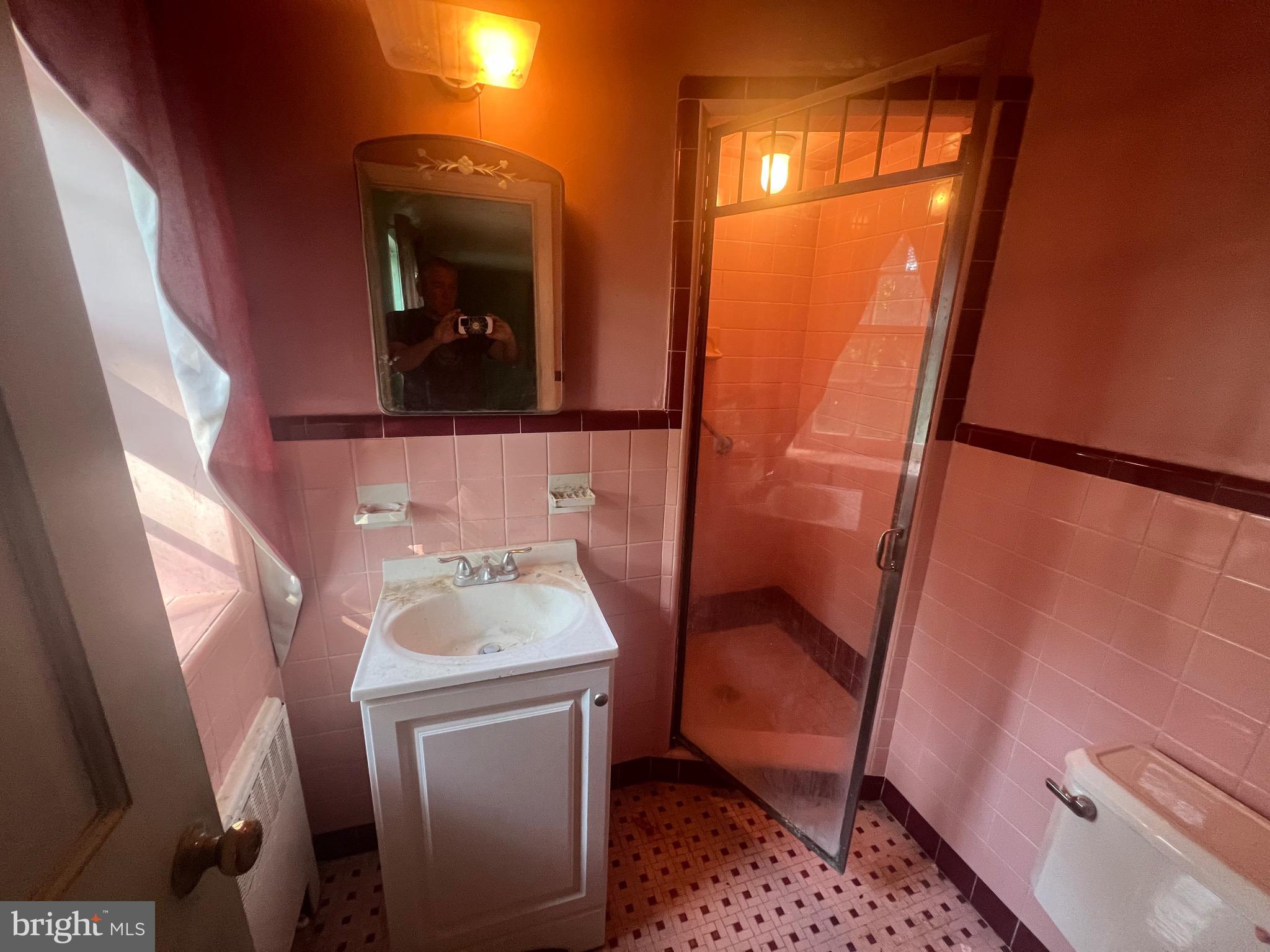 1623 Huntingdon Road Abington, PA 19001 - Photo 23 of 42 main bed bath