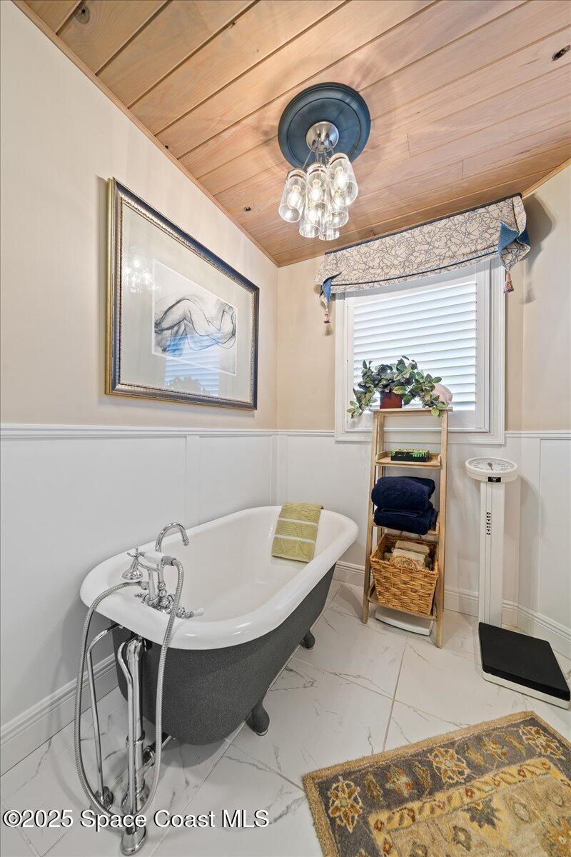 254 Seaview Street, Unit B Melbourne Beach, FL 32951 - Photo 33 of 74 Clawfoot Tub