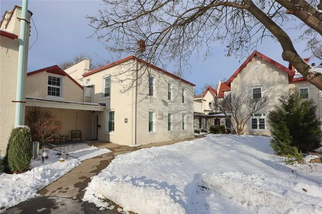 $199,900 | 15 Brigham Hall, Canandaigua, NY 14424