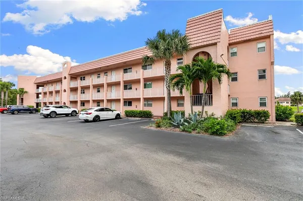$283,500 | 300 Forest Lakes Boulevard, Unit 112, Naples, FL 34105