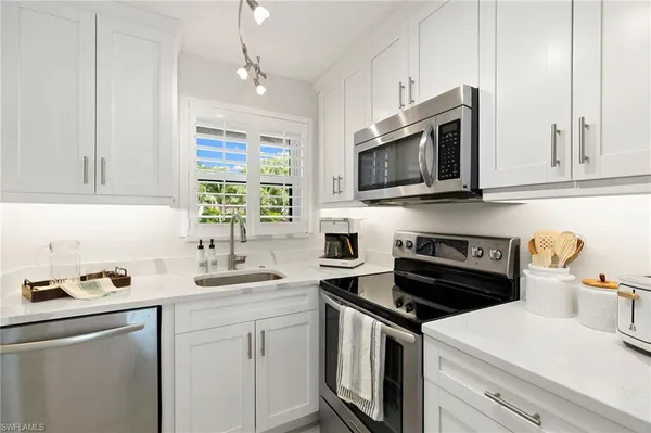 $283,500 | 300 Forest Lakes Boulevard, Unit 112, Naples, FL 34105