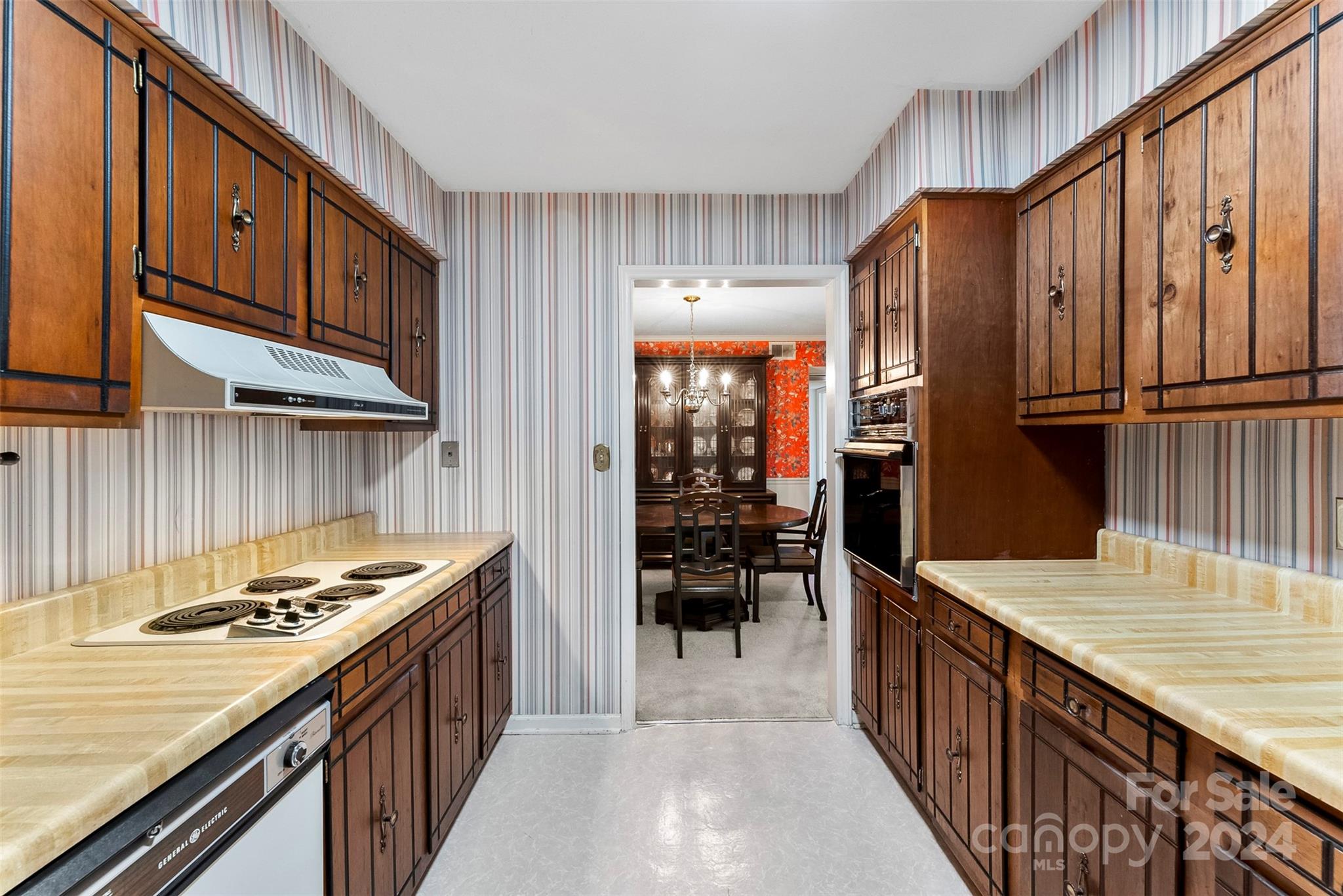 4754 Hedgemore Drive, Unit E Charlotte, NC 28209 - Photo 9 of 31