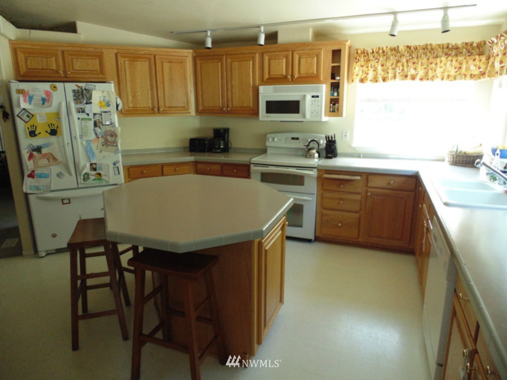 19643 Cook Road Southeast Yelm, WA 98597 - Photo 3 of 9 Gallery Image 3