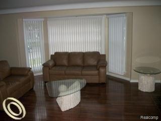 16554 Edinborough Road Detroit, MI 48219 - Photo 2 of 17 Edinborough Livingroom 1.jpg