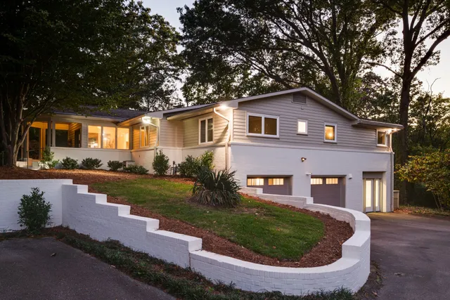 a view of a backyard with green space
