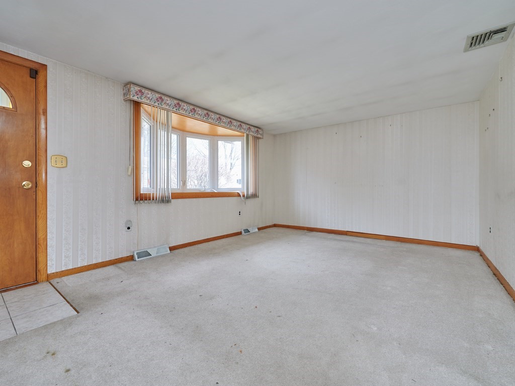 200 Hardy Pond Road Waltham, MA 02451 - Photo 10 of 28 an empty room with windows