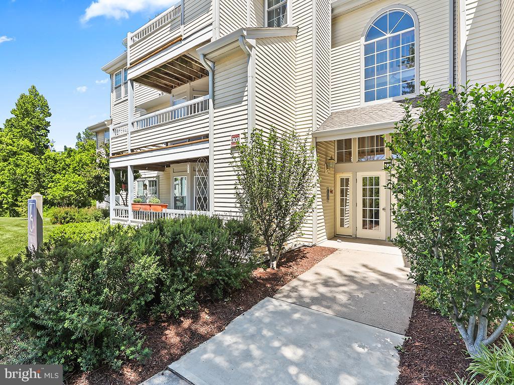 303 Trinity Court, Unit 11 Princeton, NJ 08540 - Photo 1 of 37